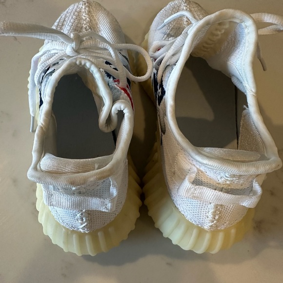 YEEEZY - New England Patriots Concept Design - Picture 6 of 7